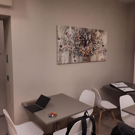 Smart Apartment Sei Chiese - Twa بولونيا المظهر الخارجي الصورة