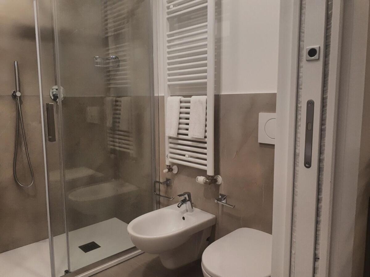 Smart Apartment Sei Chiese - Twa بولونيا الغرفة الصورة