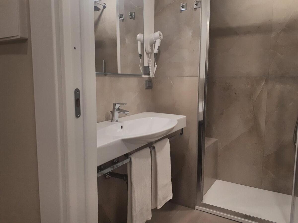 Smart Apartment Sei Chiese - Twa بولونيا الغرفة الصورة