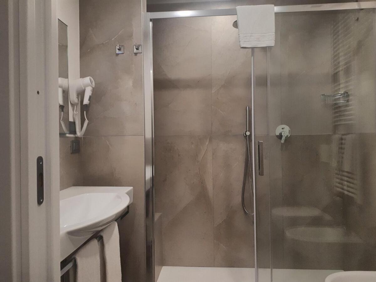 Smart Apartment Sei Chiese - Twa بولونيا الغرفة الصورة