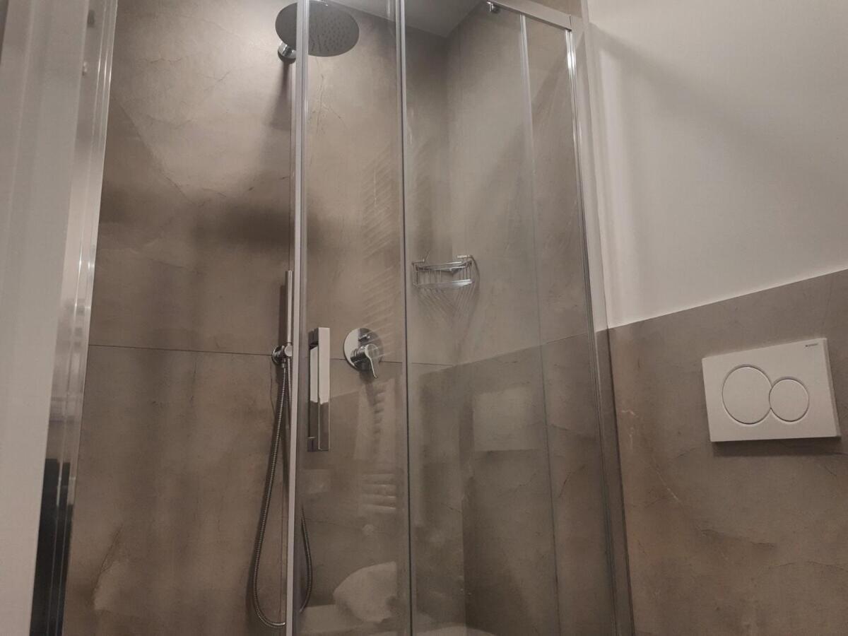 Smart Apartment Sei Chiese - Twa بولونيا الغرفة الصورة