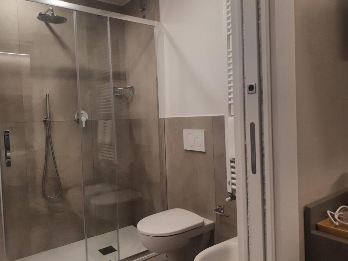 Smart Apartment Sei Chiese - Twa بولونيا الغرفة الصورة