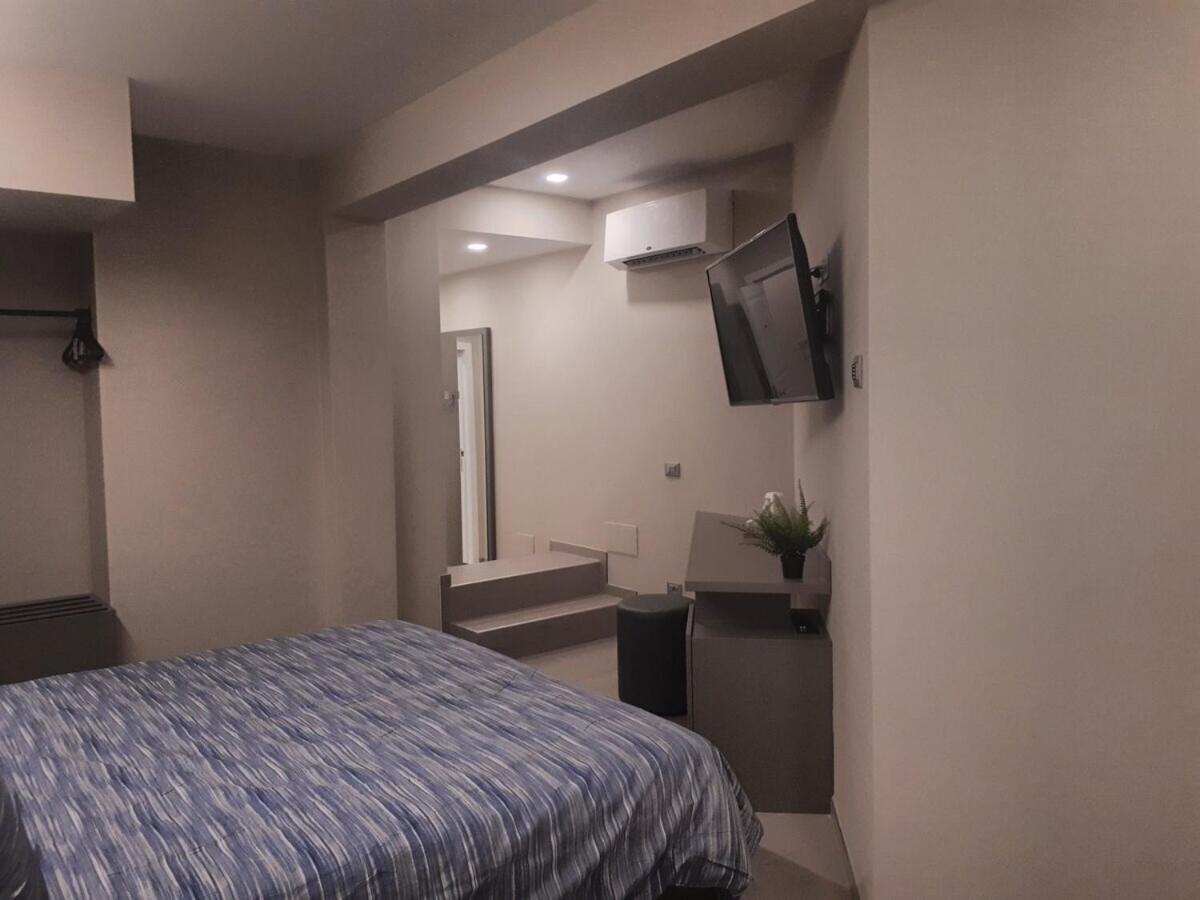 Smart Apartment Sei Chiese - Twa بولونيا الغرفة الصورة