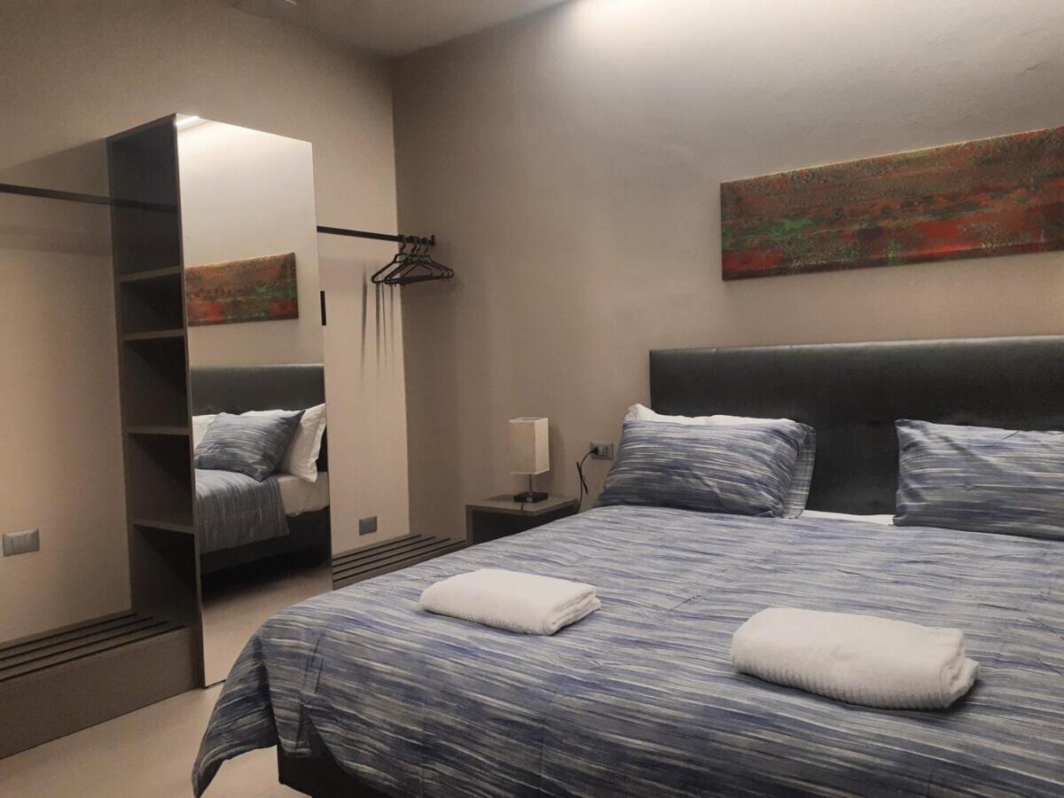 Smart Apartment Sei Chiese - Twa بولونيا الغرفة الصورة