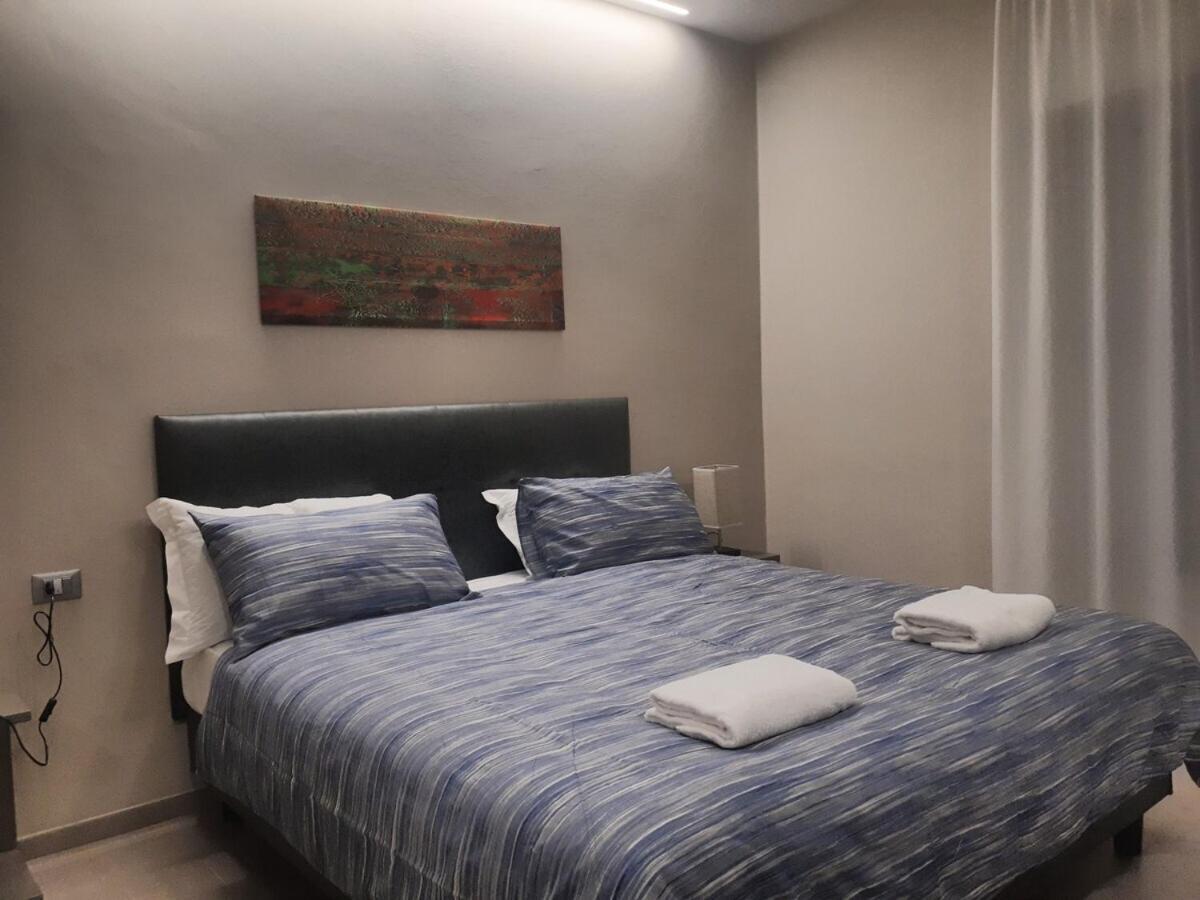 Smart Apartment Sei Chiese - Twa بولونيا الغرفة الصورة