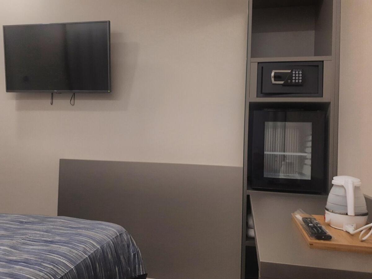Smart Apartment Sei Chiese - Twa بولونيا الغرفة الصورة