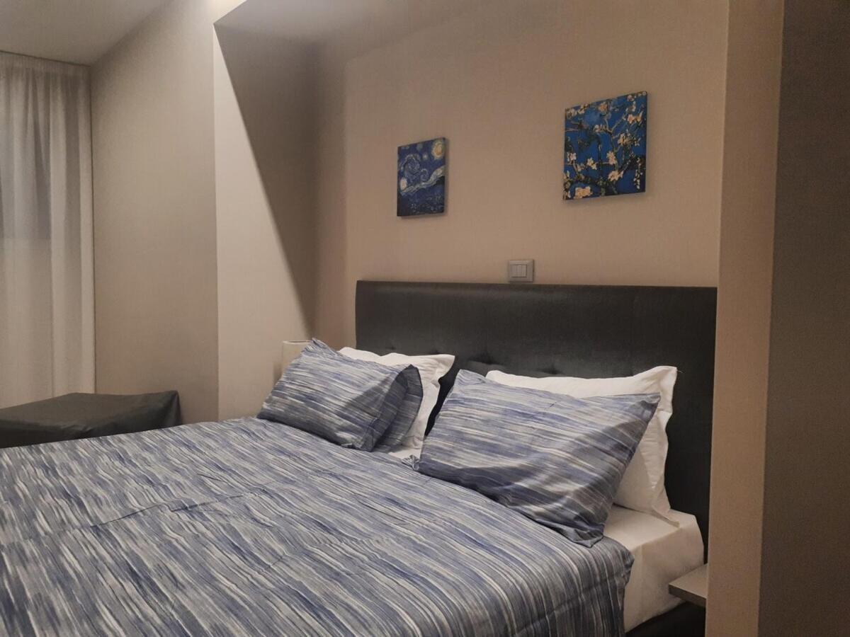 Smart Apartment Sei Chiese - Twa بولونيا الغرفة الصورة