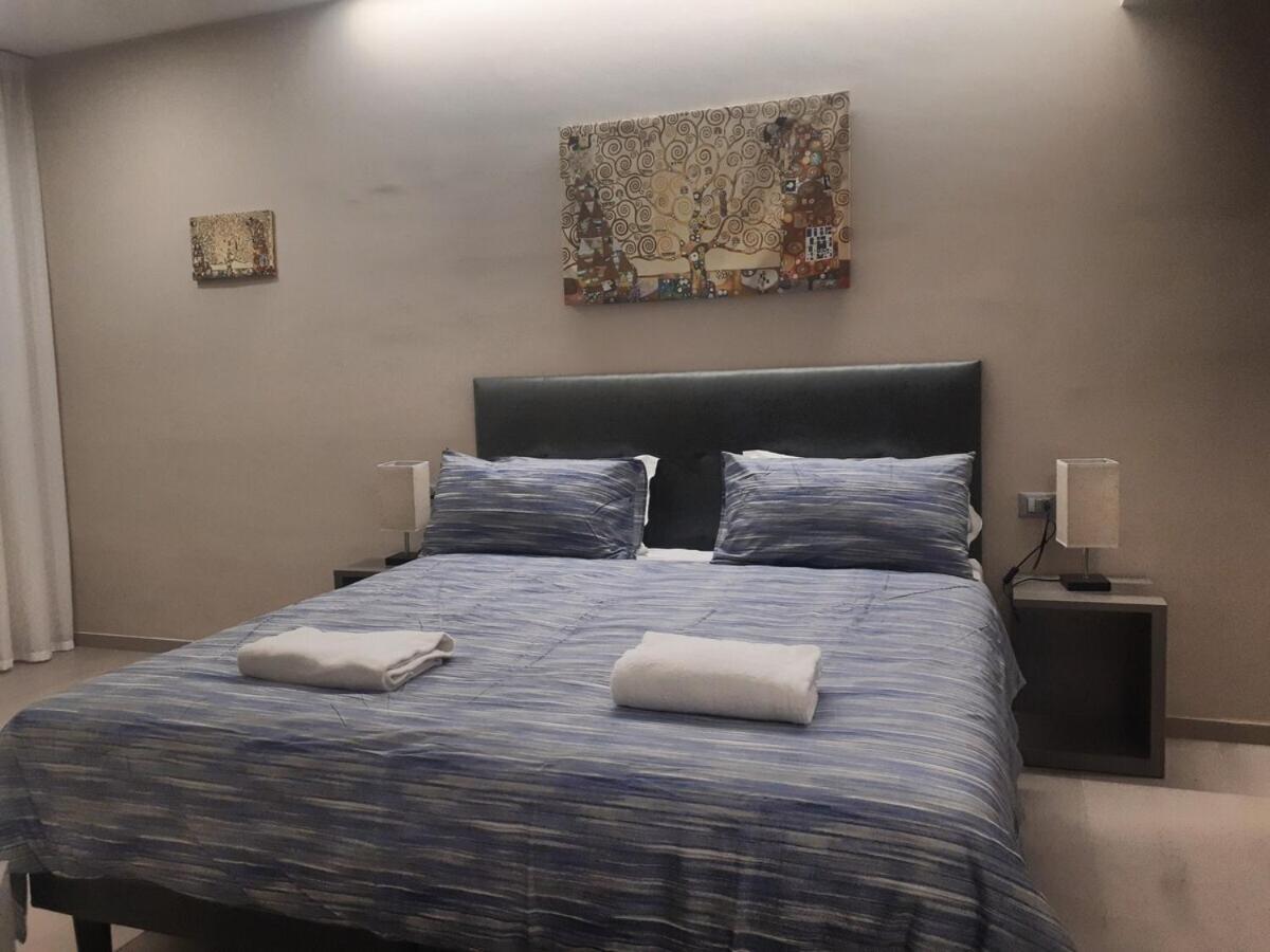Smart Apartment Sei Chiese - Twa بولونيا الغرفة الصورة